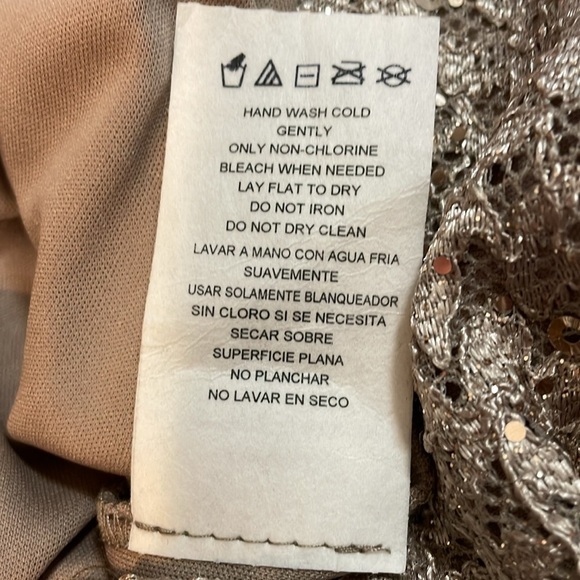 R&M Richards Women’s 14 Lacy Sequins Shimmery Gold Colored Lined Sleeveless Top - Picture 8 of 8